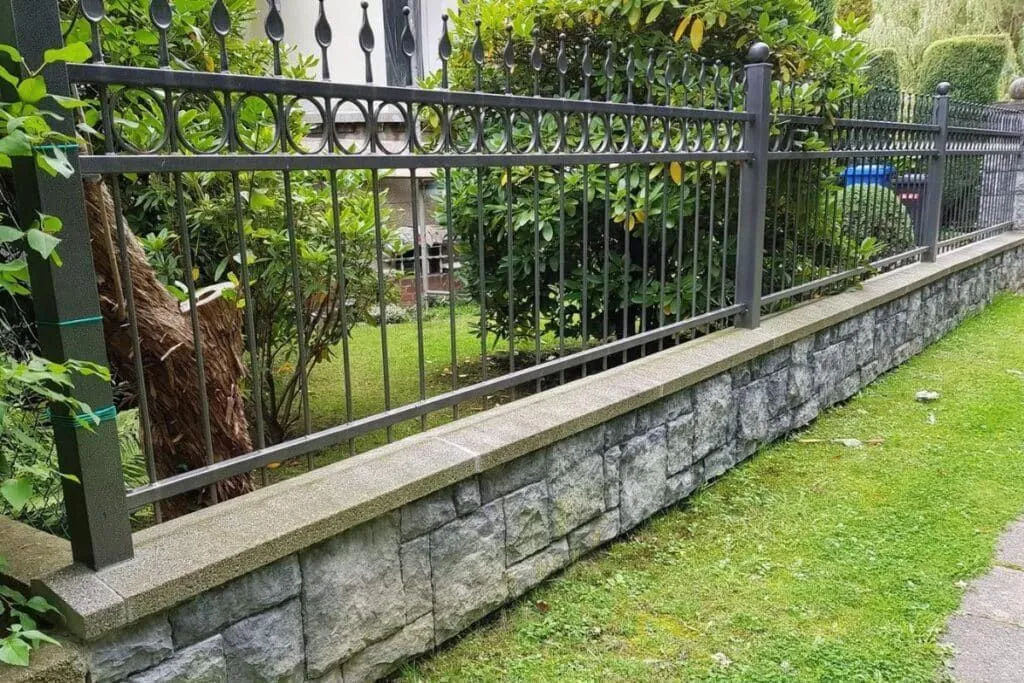 Planten als bewakers: zo houd je inbrekers uit je tuin